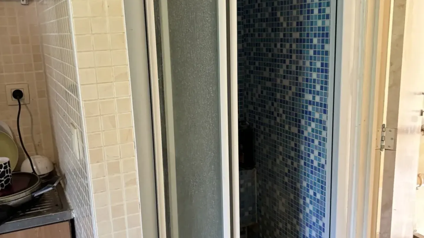 Spacious 4-Bedroom Apartment in Brussels with Historic Charm - Image 1