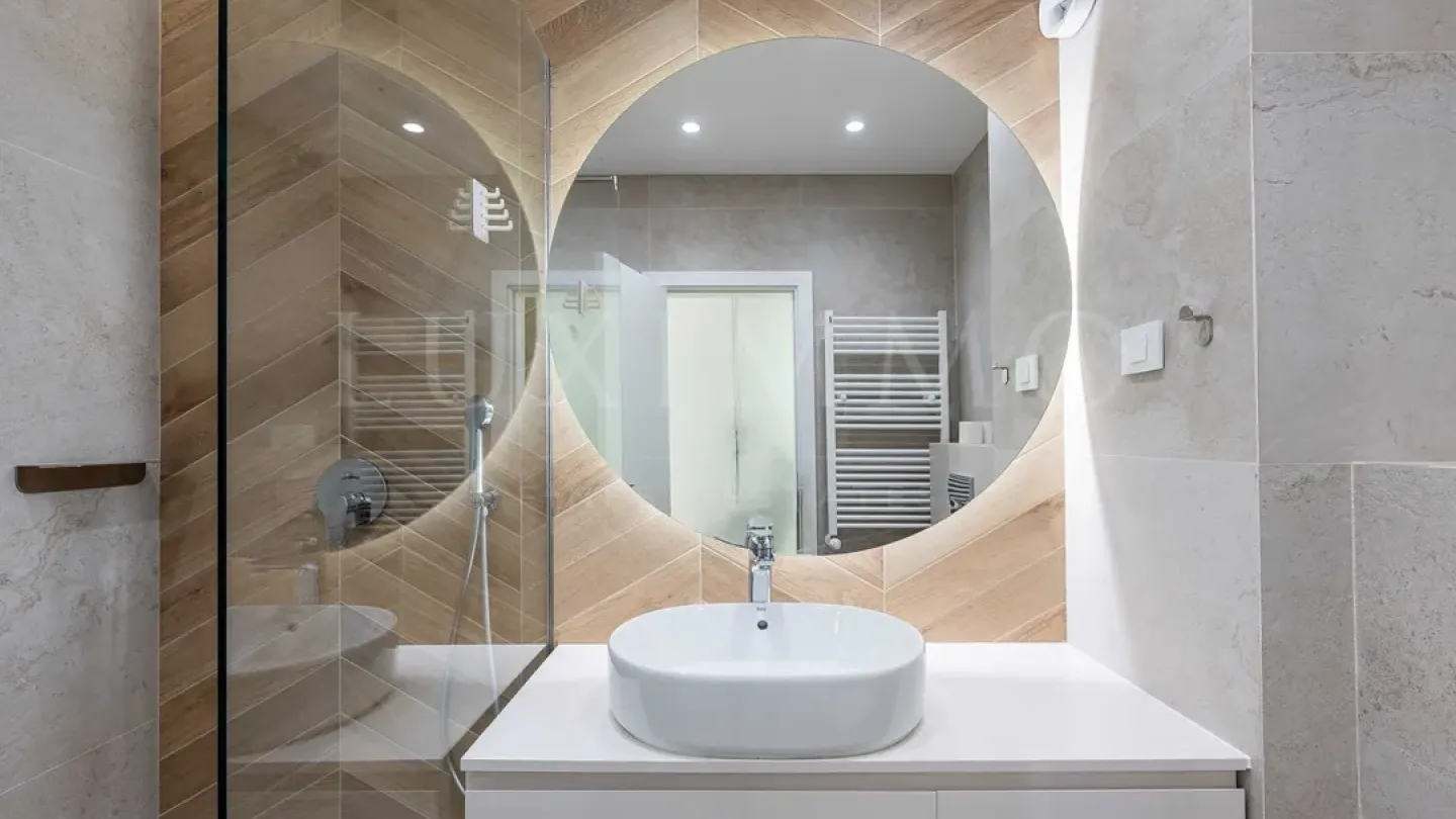 Spacious Designer Apartment with Mountain View & Parking in Sofia - Image 2