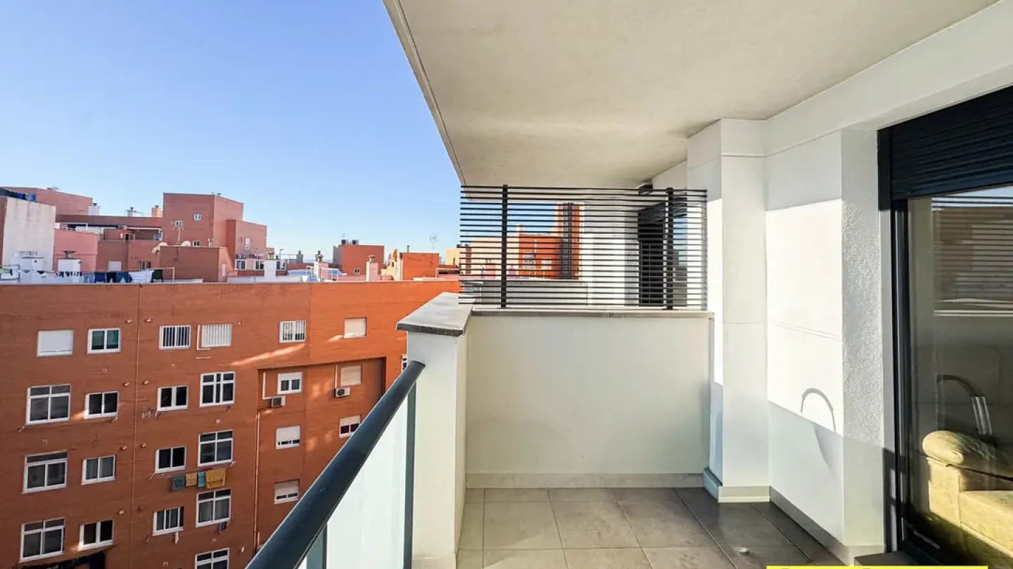 Modern 2-Bedroom Apartment with Terrace in Almería, Spain - Image 2