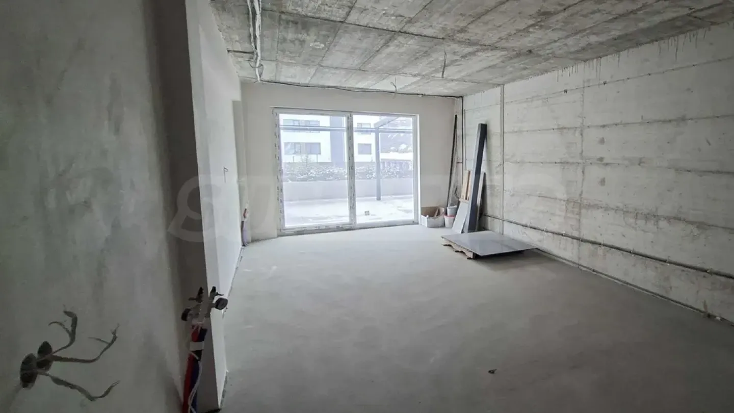 Spacious 3-Bedroom Apartment with Park View in the Heart of Dobrich - Image 3