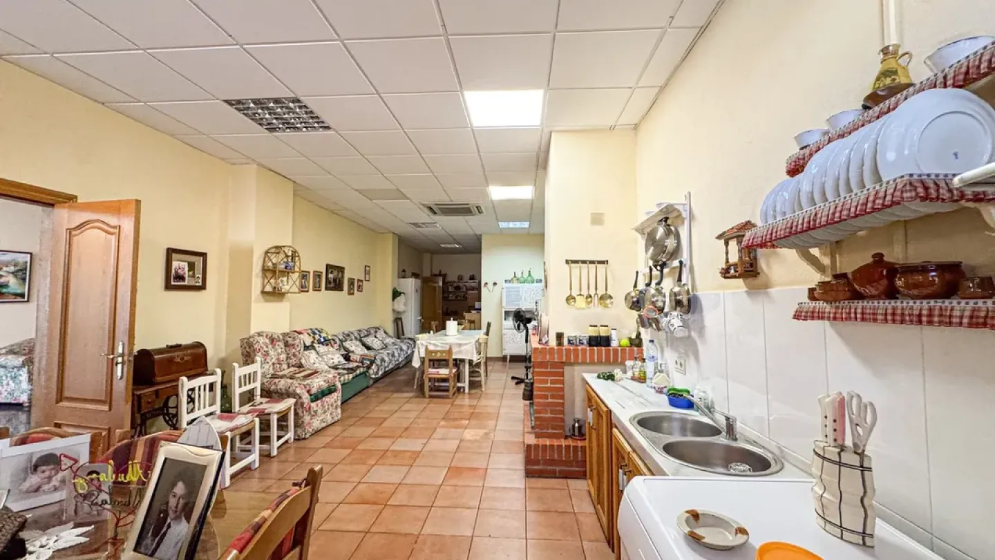 Spacious 3-Bedroom House with Elevator in Roquetas de Mar - Image 3