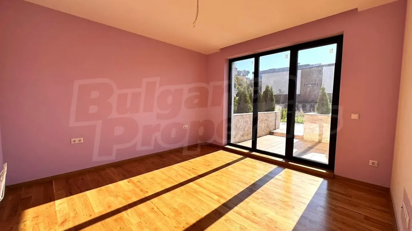 Spacious 3-Bed Apartment in Briz, Varna – Garden & Garage - Image 5