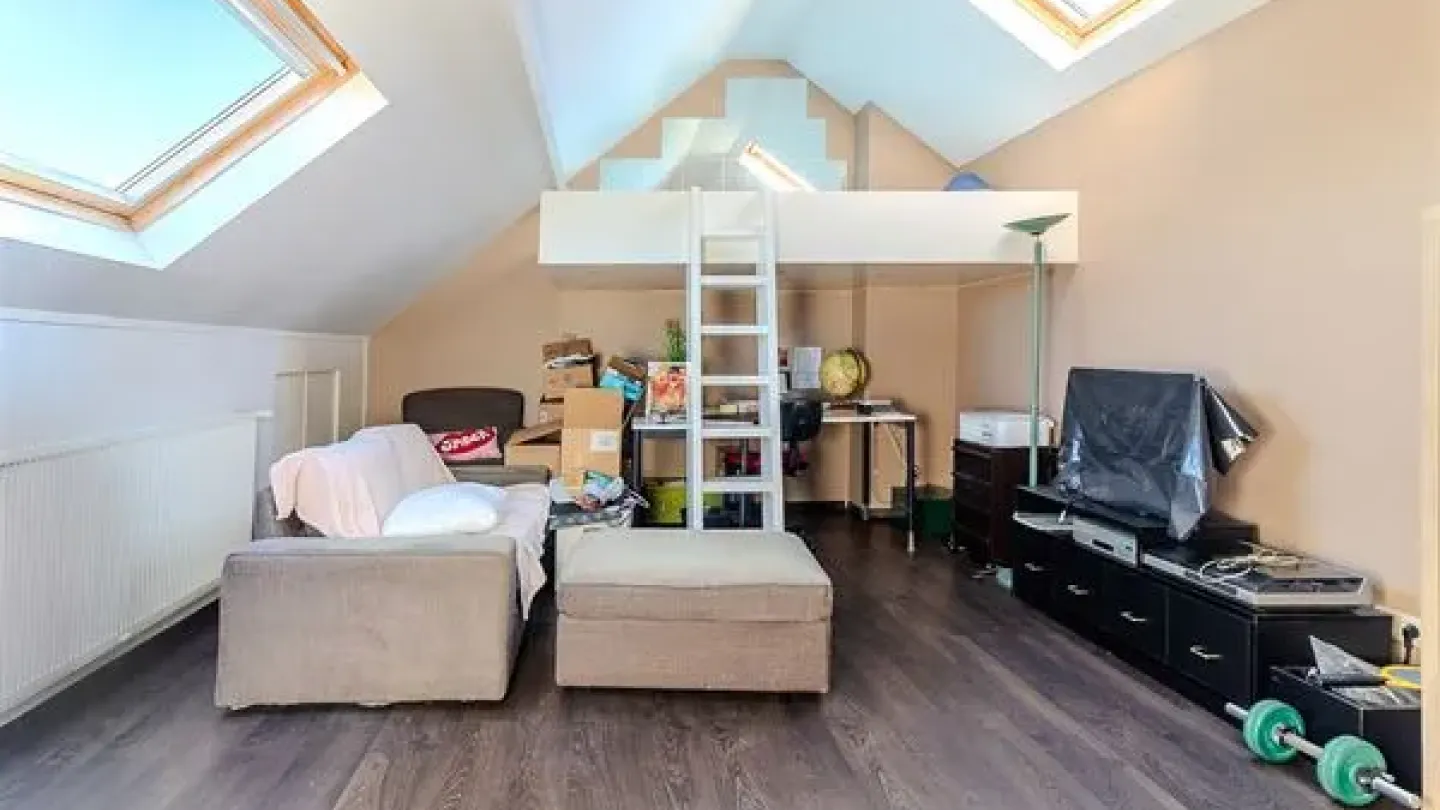 Charming Cul-de-Sac House with 3 Bedrooms – Perfect Family Home - Image 3