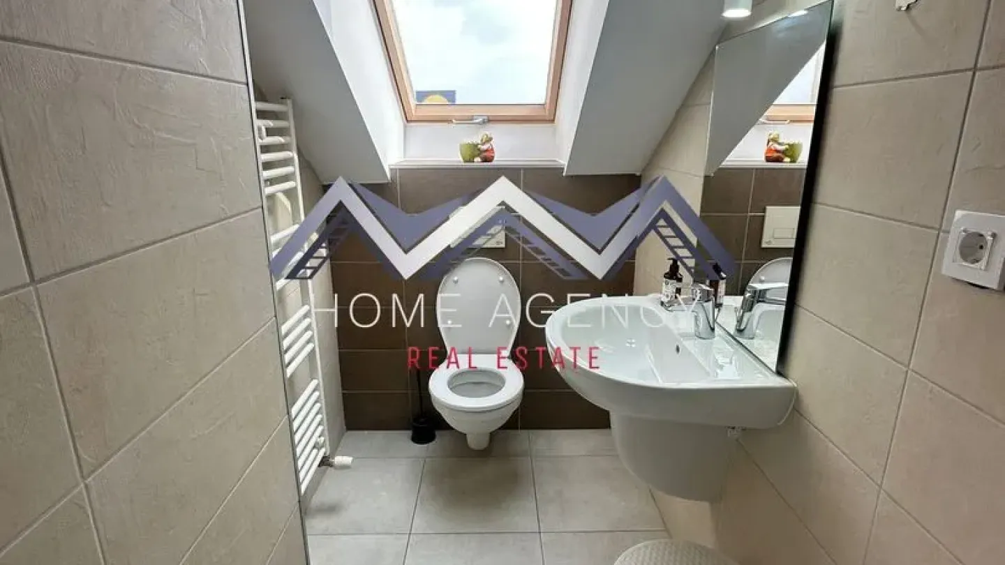 Spacious 3-Bedroom Fully Furnished Apartment in Otopeni, Romania - Image 2