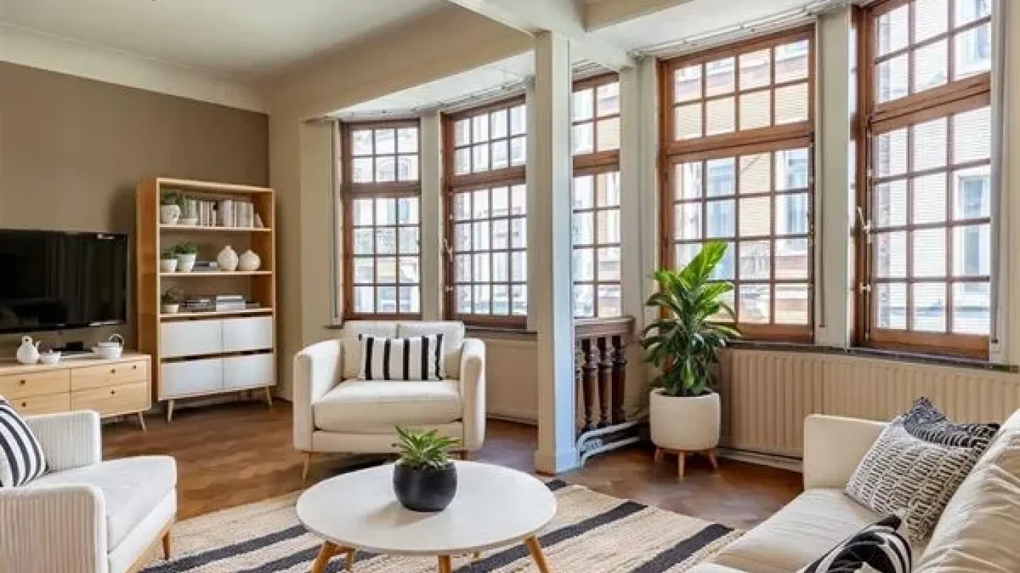 Elegant 1923 Mansion Behind Town Hall with Stunning Terrace - Image 5