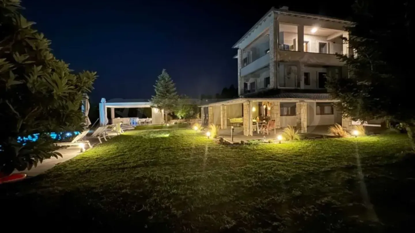 Spacious 6-Bedroom House with Pool in Beautiful Kallithea, Greece - Image 5