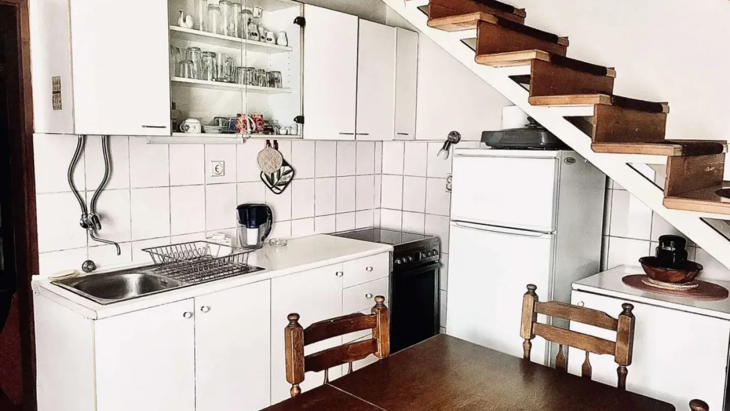 Spacious 3-Bedroom Apartment in Belgrade, Fully Furnished for Rent - Image 3