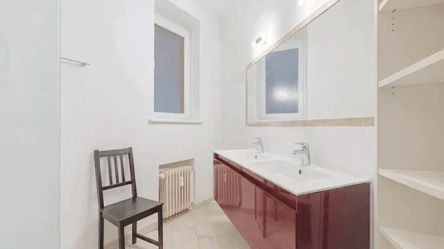 Spacious 2-Bedroom Apartment with Balcony in Brussels – Perfect Location - Image 3