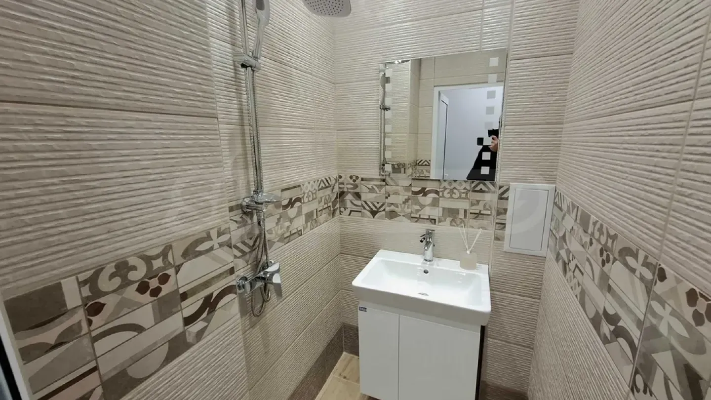 Spacious Apartment in Varna's "Vazrjadane" District - Image 2