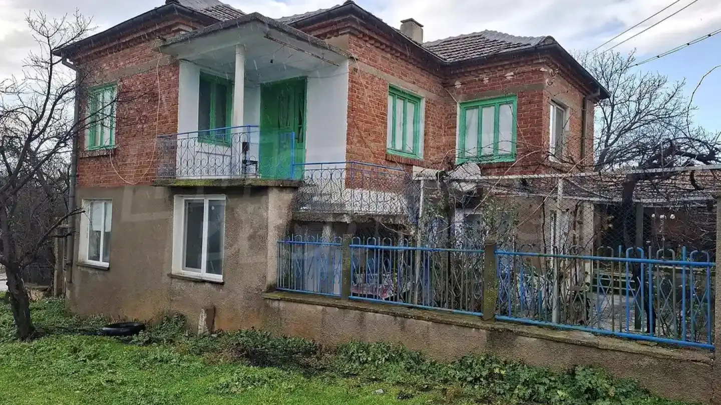 Spacious Two-Story House with Garden in Peaceful Melnitsa Village - Image 2