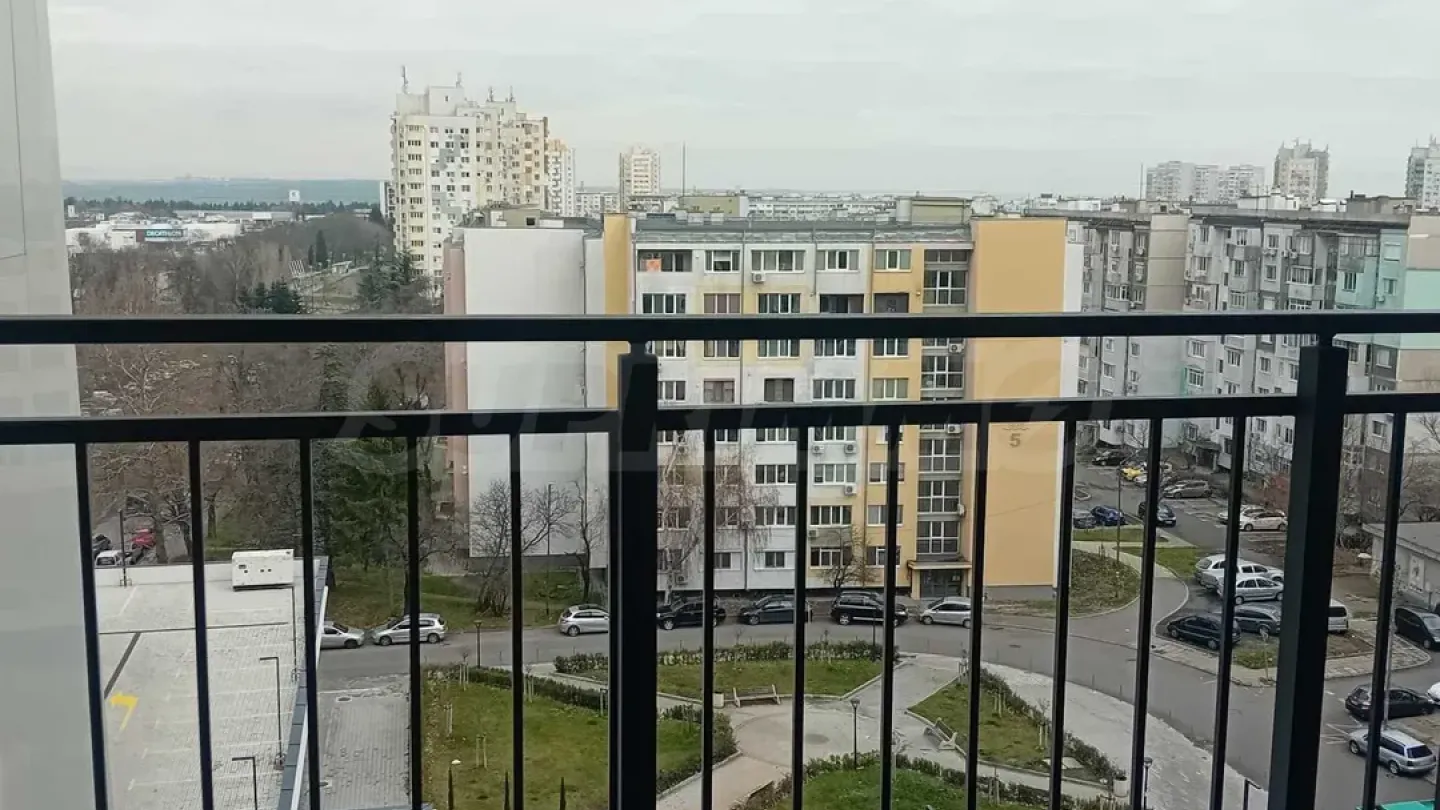 Spacious 2-Bedroom Apartment in Burgas, Bulgaria - Image 3