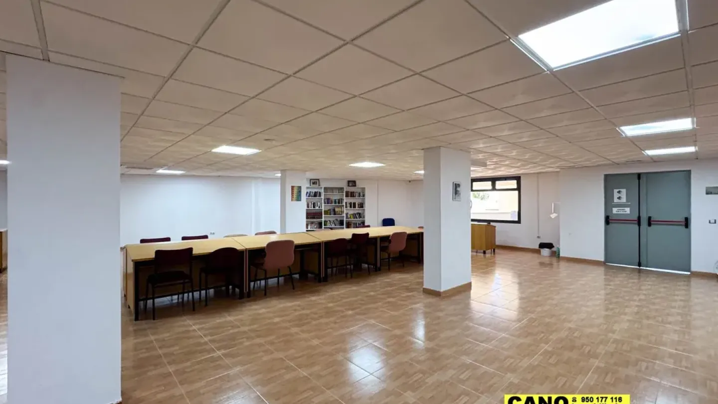 Spacious 2-Bedroom Apartment with Pool & Garage in La Envía Golf - Image 5