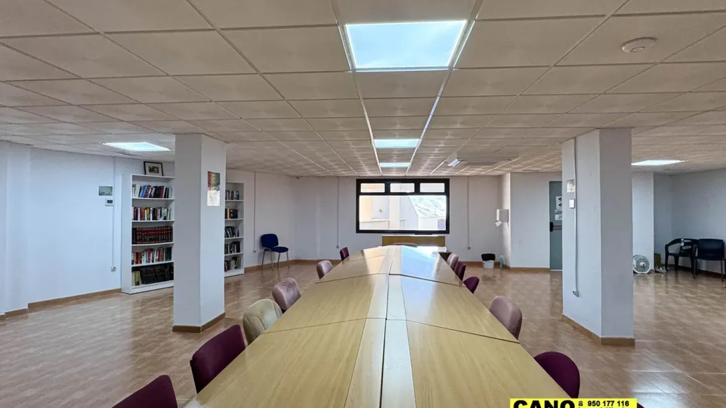 Spacious 2-Bedroom Apartment with Pool & Garage in La Envía Golf - Image 2