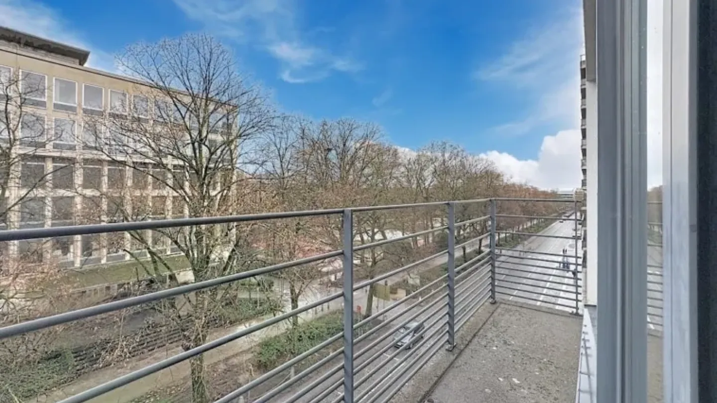 Spacious 3-Bedroom Apartment with Park Views in Brussels - Image 1