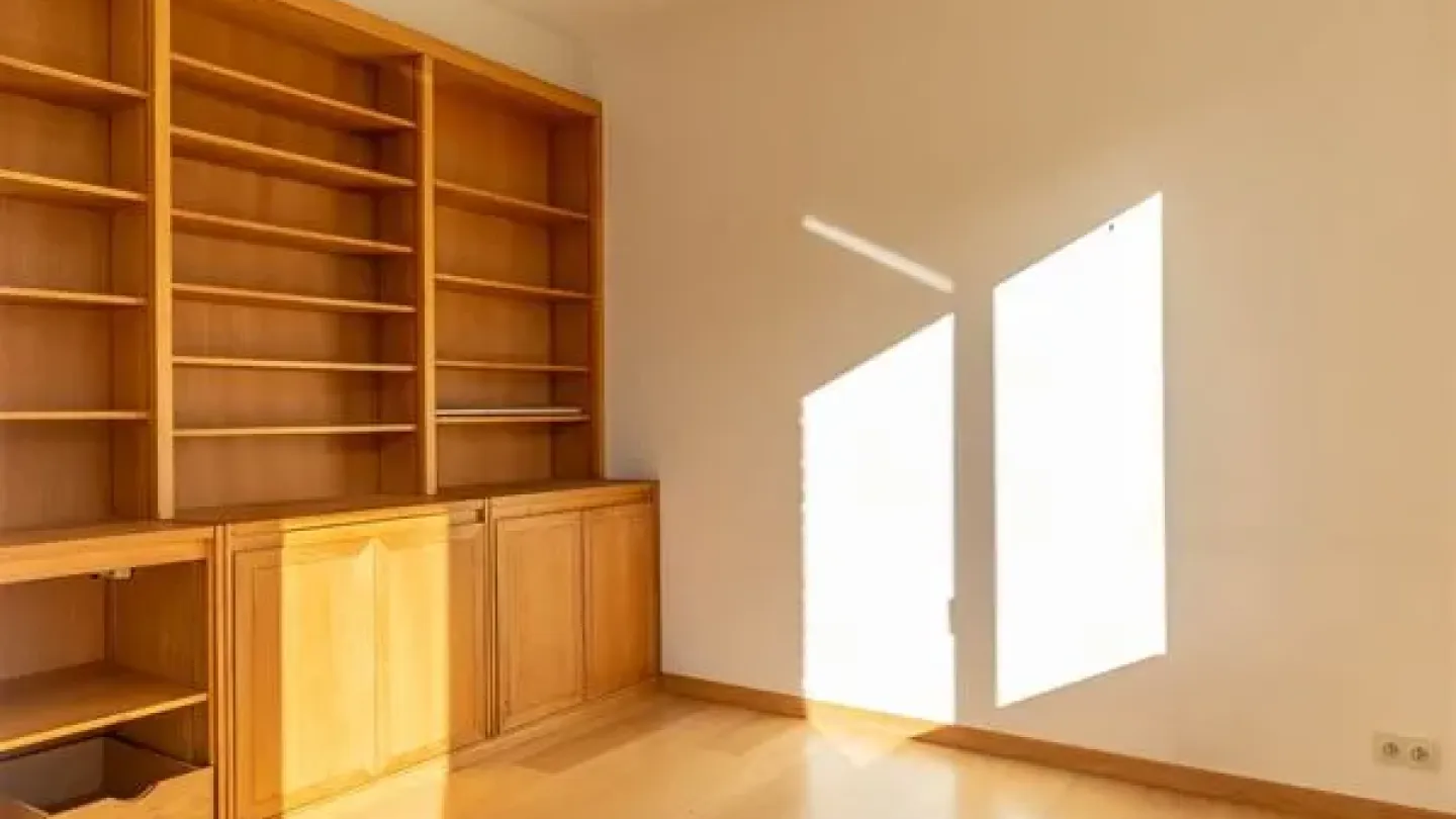 Spacious 3-Bedroom Apartment with Terrace in Quiet Ukkel Location - Image 1