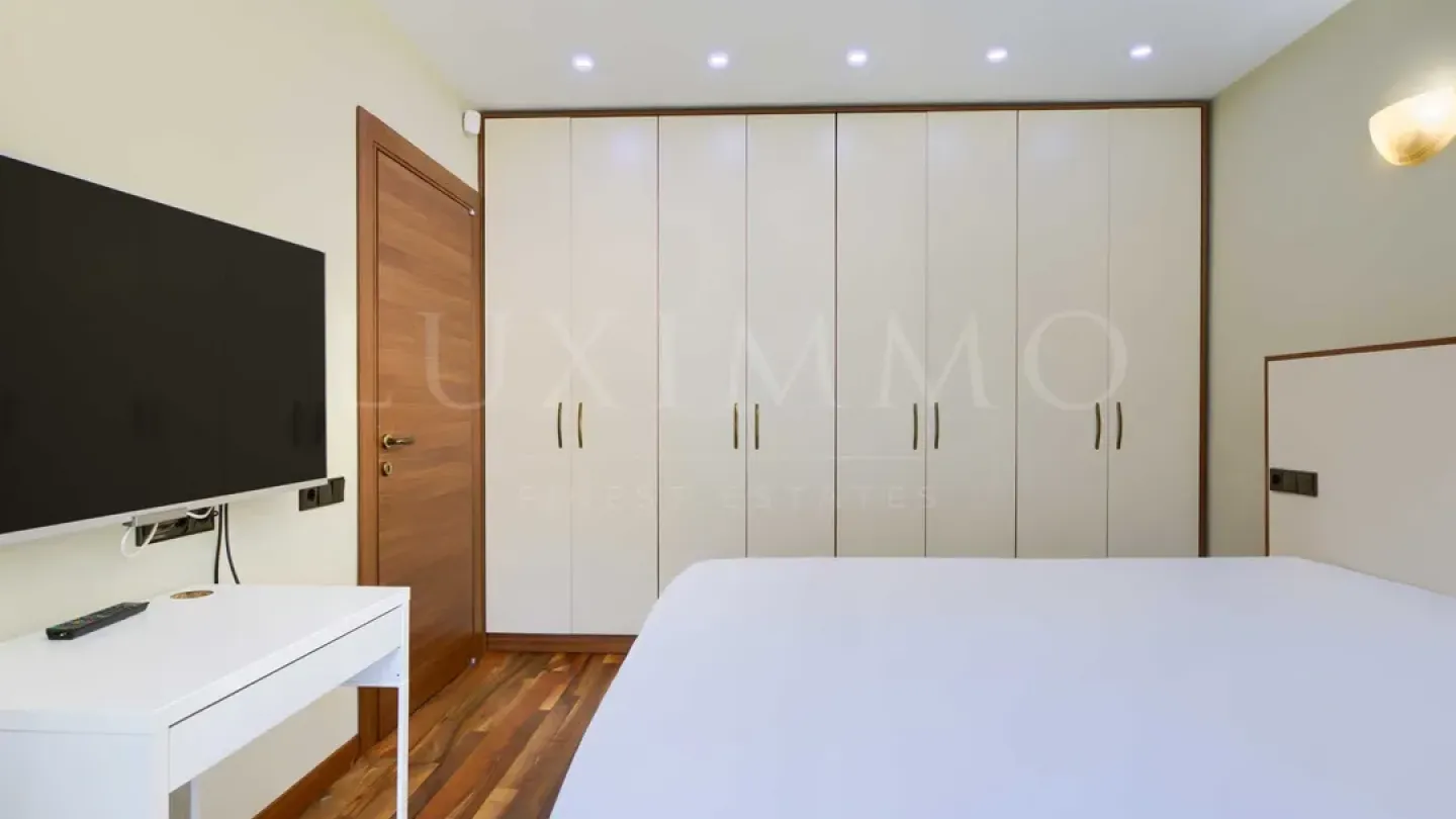 Spacious Two-Bedroom Apartment Near Borisova Garden - Image 4