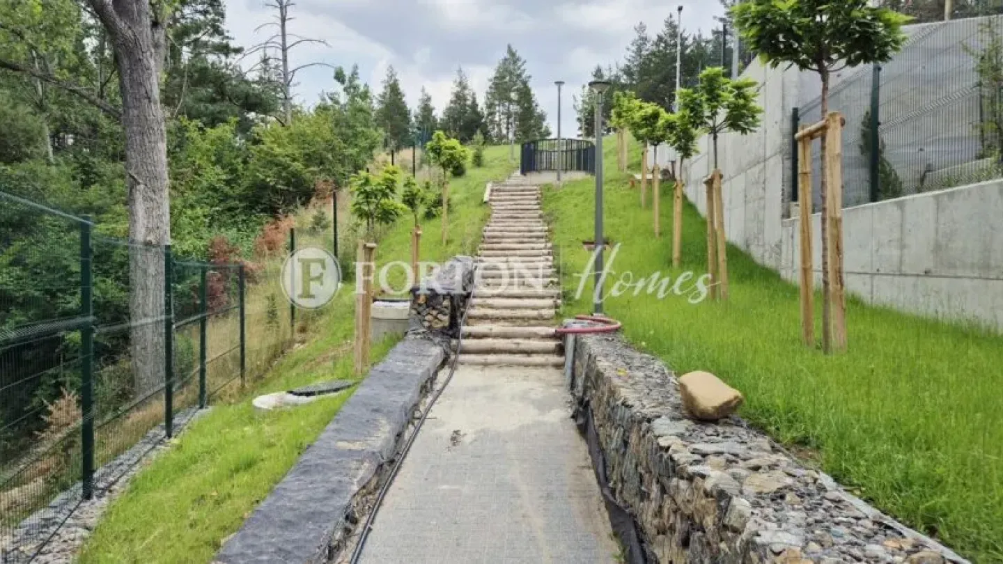 Spacious Pine Forest Home in Sofia's Prestigious Kambanite Residential Park. - Image 4