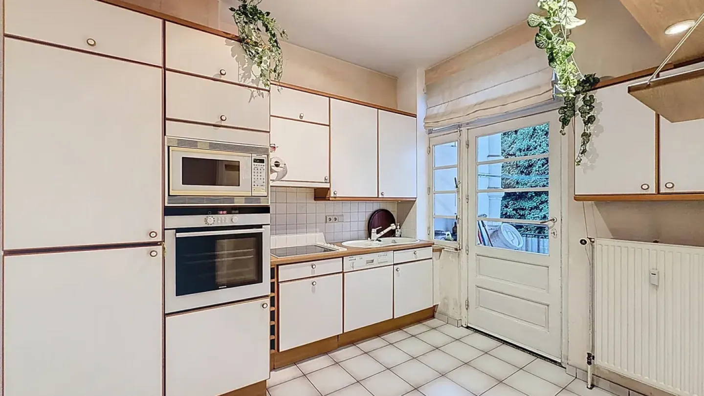 Art Deco Apartment with Heritage Charm – 126m² – Ixelles - Image 2