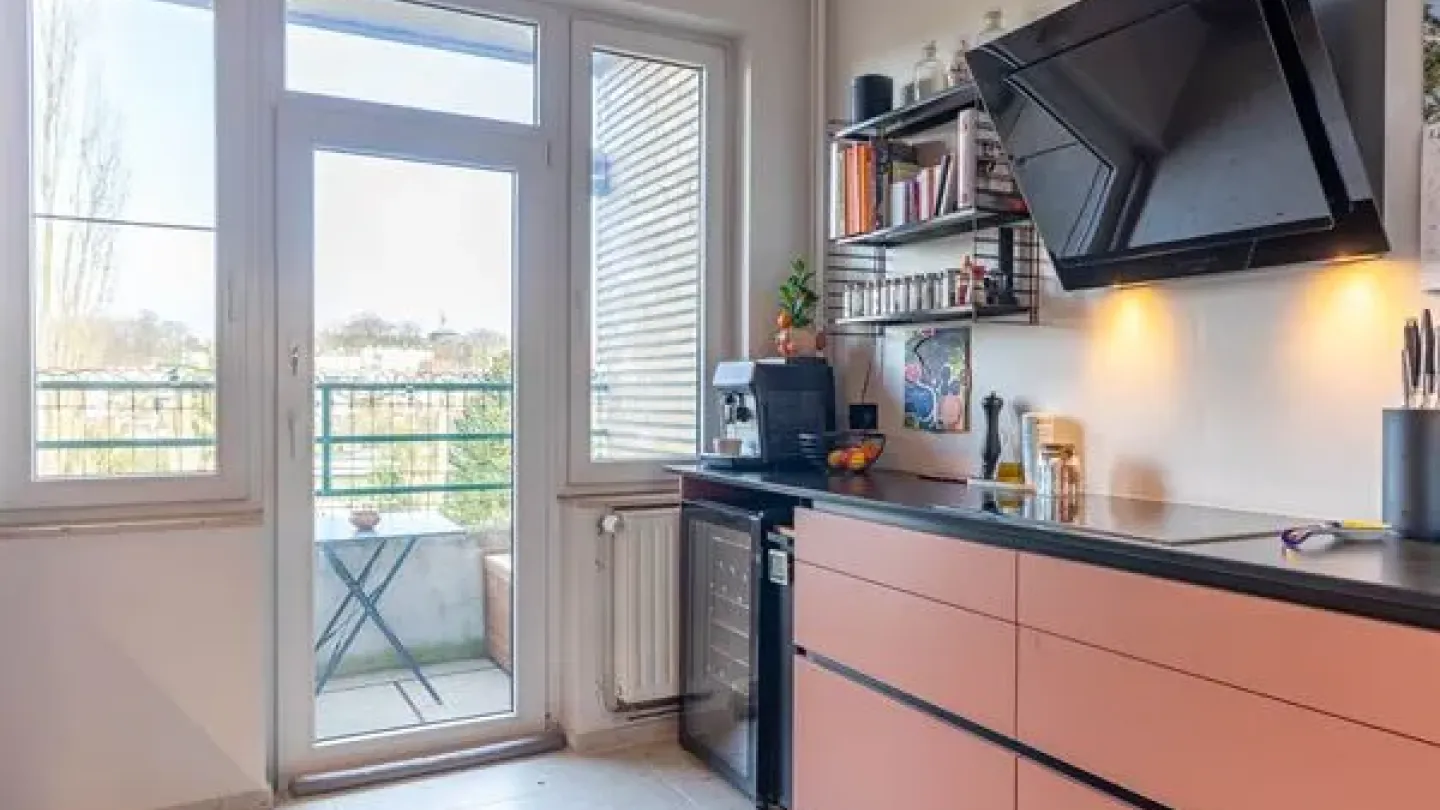 Spacious 3-Bedroom Apartment in Ukkel – Low Charges, Bright & Ready! - Image 1