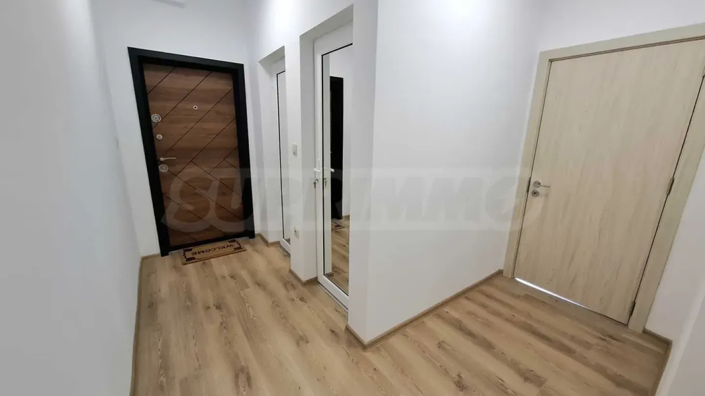 Spacious Apartment in Varna's "Vazrjadane" District - Image 5