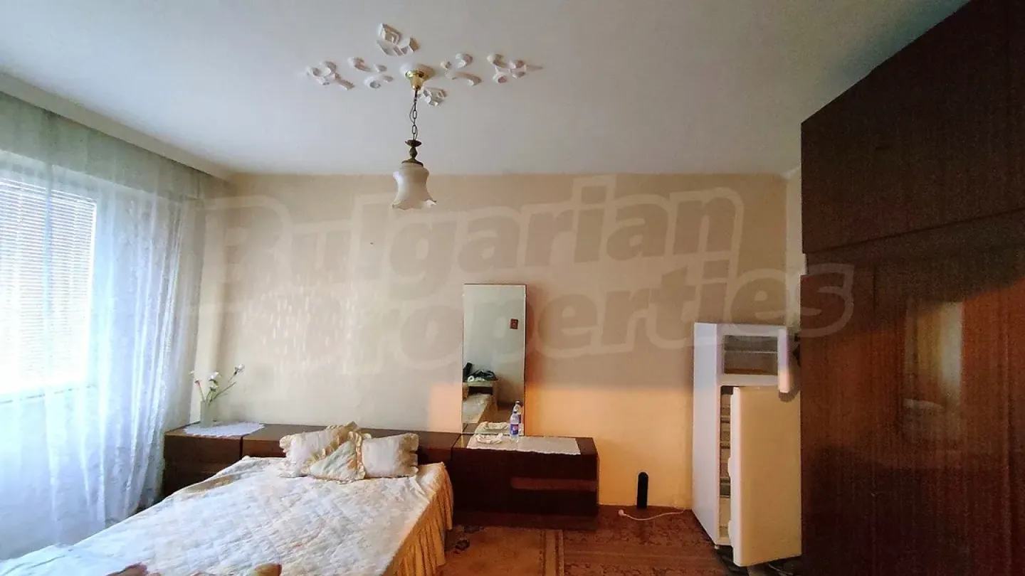 Spacious 1-Bedroom Apartment with Separate Kitchen – Stara Zagora - Image 4