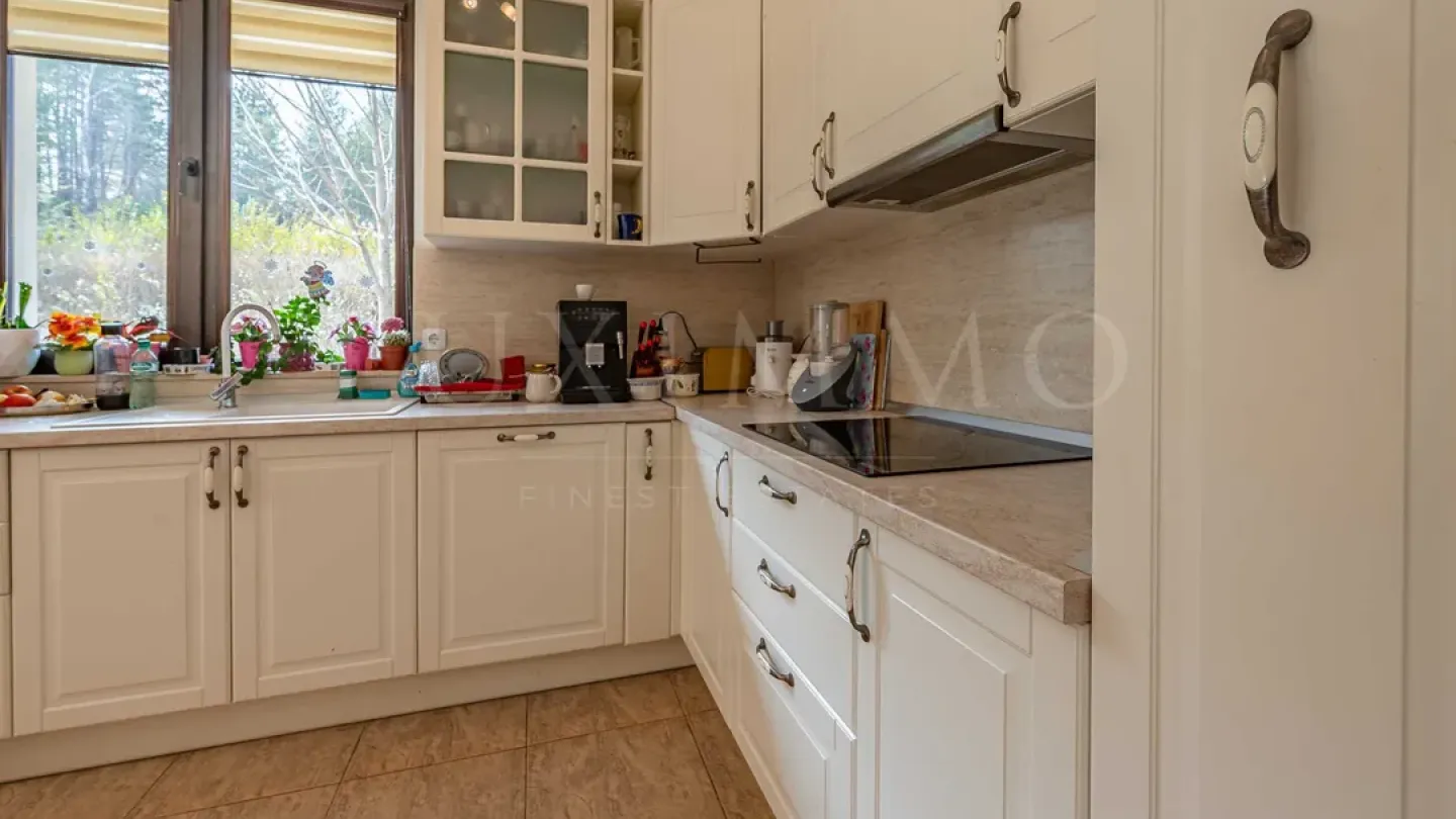 Spacious, Fully Furnished Villa with Yard Near Veliko Tarnovo - Image 4