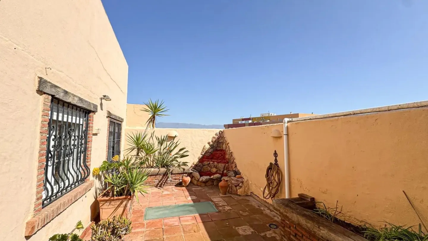 Spacious 3-Bedroom House with Elevator in Roquetas de Mar - Image 5