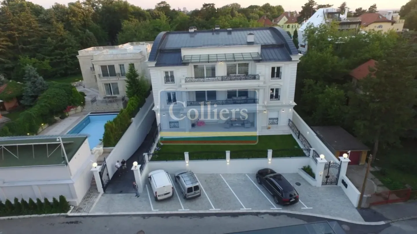 Spacious 5-Bedroom Apartment in Belgrade's Senjak District - Image 4