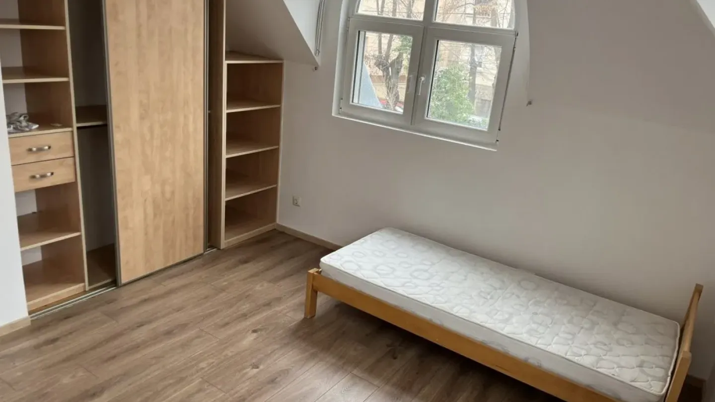 Spacious House in Voždovac with Garden and Garage for Rent - Image 3