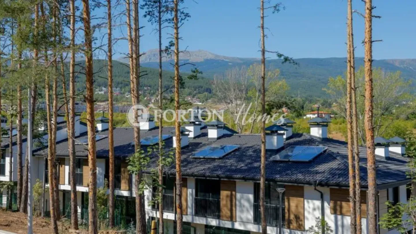 Spacious Forest Retreat: Stunning 4-Bedroom House in Sofia's Kambanite Residential Park. - Image 3