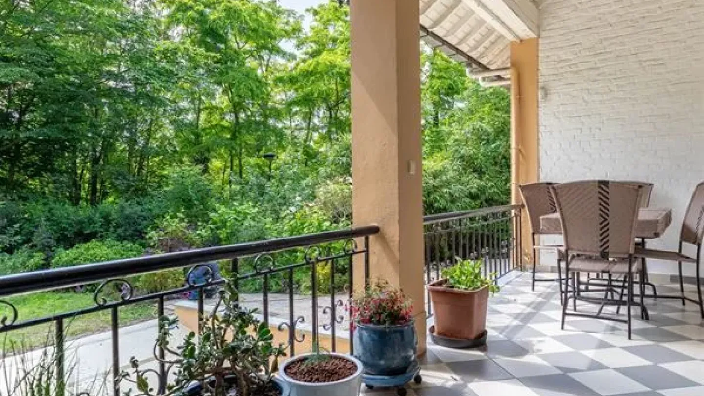 Spacious 6-Bedroom Villa in Ukkel with Garden & Garage - €1,200,000 - Image 1