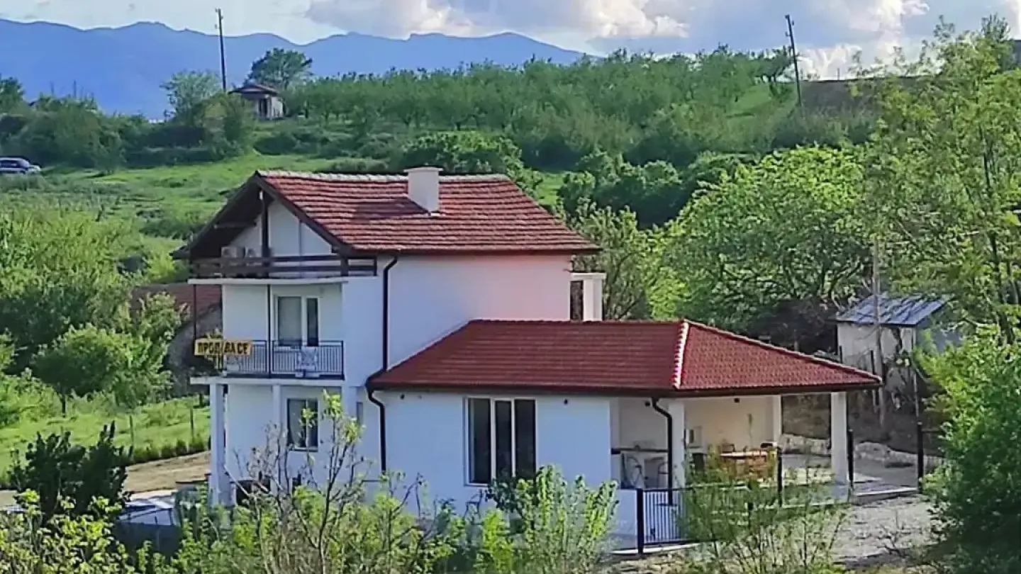 Charming Fully Furnished House Near Melnik with Stunning Views - Image 3