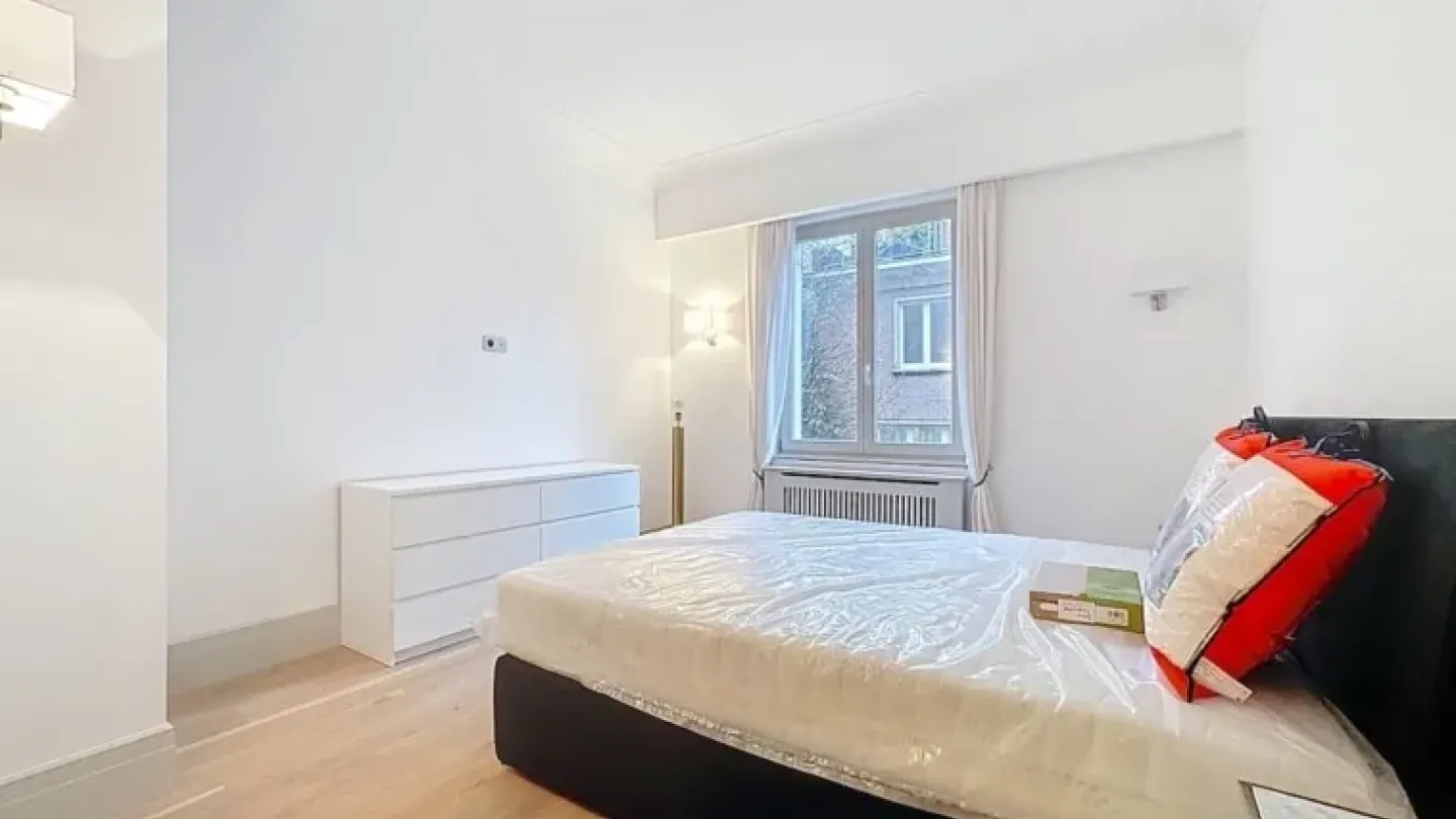 Stylish Brussels Apartment with 1 Bedroom - Fully Furnished - Image 5