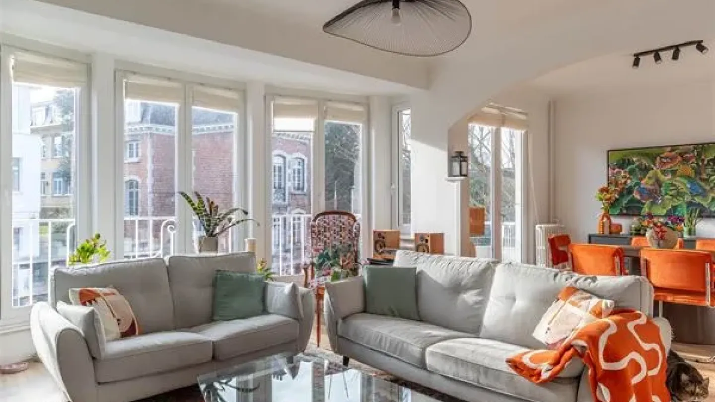 Spacious 3-Bedroom Apartment in Ukkel – Low Charges, Bright & Ready! - Image 2