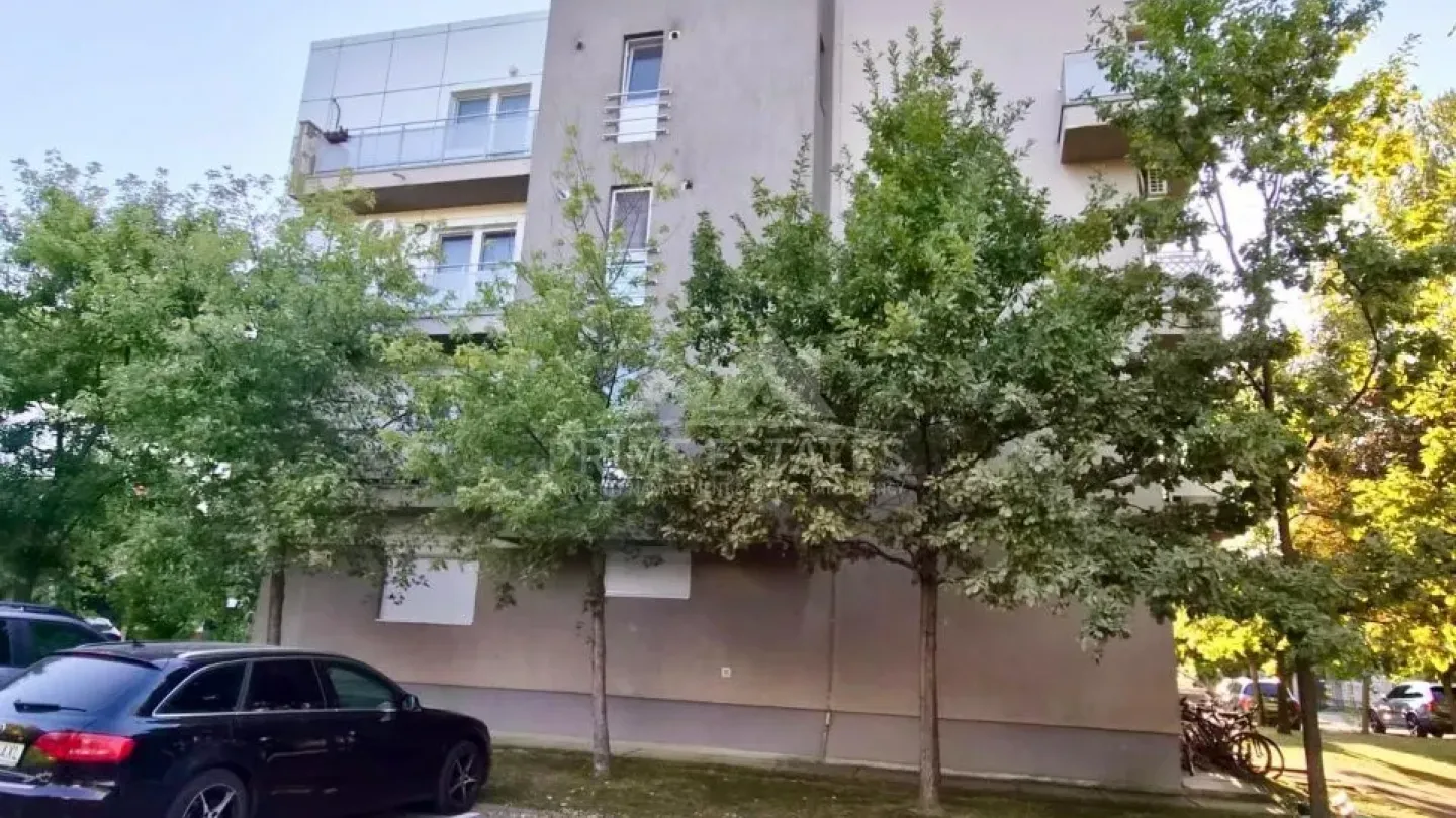 Greenfield Residence: Fully Furnished 2-Bedroom Apartment with Parking - Image 4