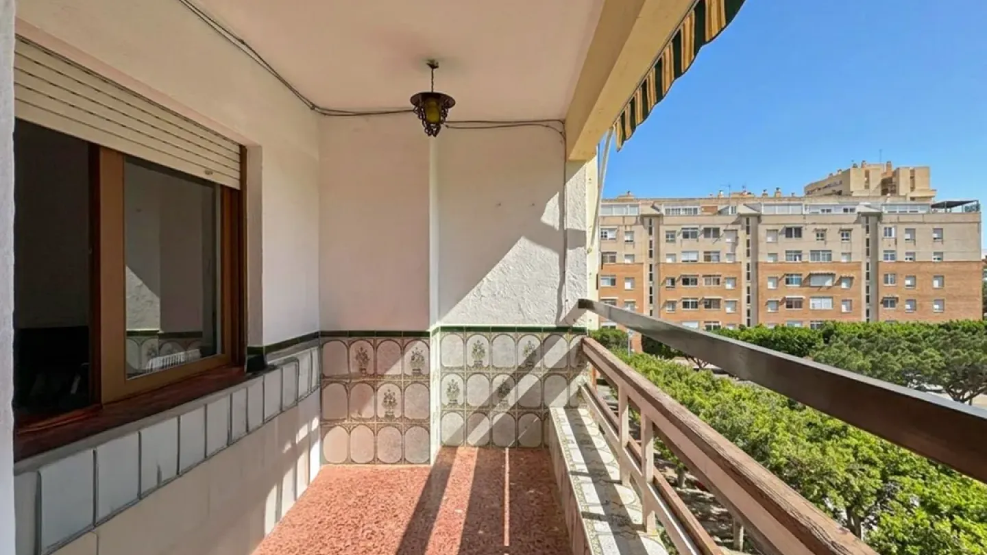 Spacious 2-Bedroom Apartment with Terrace in Aguadulce, Spain - Image 5