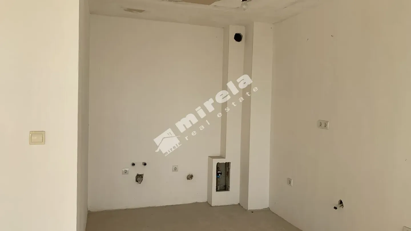 Spacious 3-Bedroom Apartment with Sea Views in Varna's Brzha District - Image 1