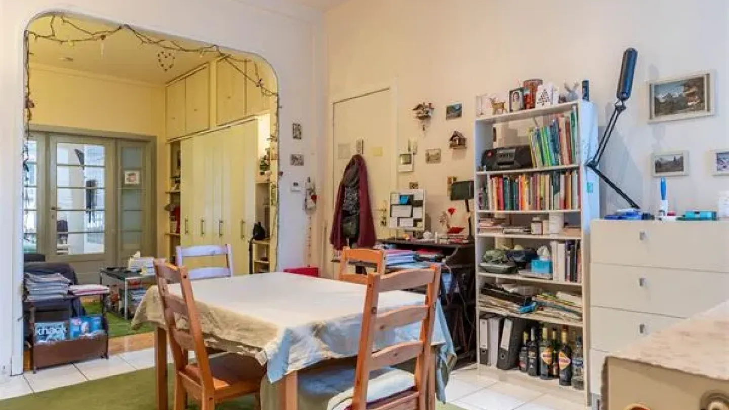 Charming 1-Bedroom Apartment with Terrace in Saint-Gilles, Belgium - Image 5