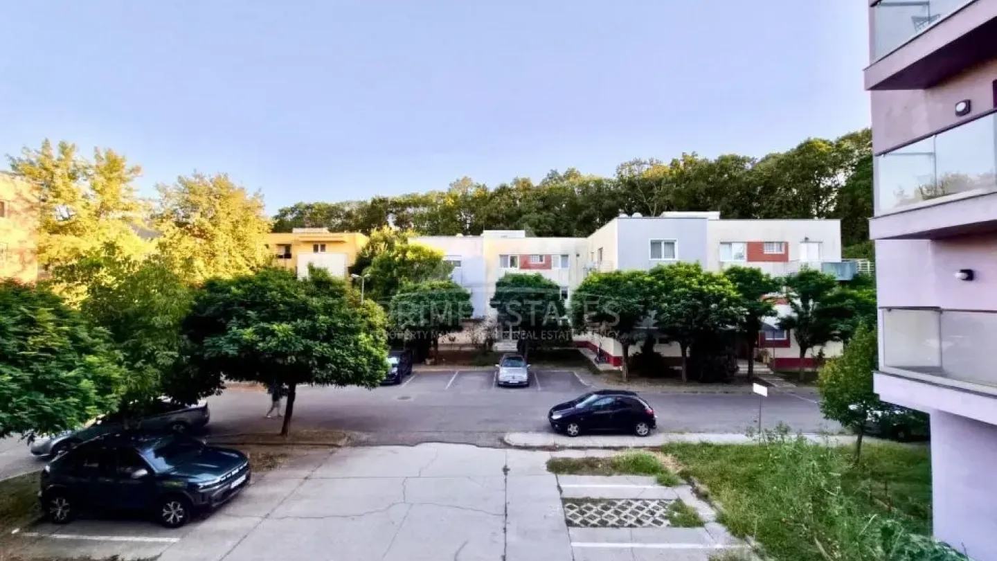 Greenfield Residence: Fully Furnished 2-Bedroom Apartment with Parking - Image 5