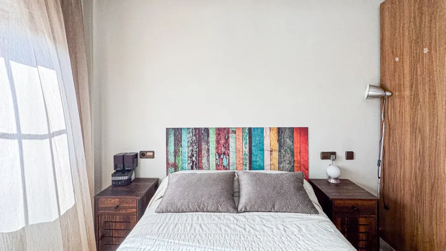 Spacious 3-Bedroom Apartment in Almería with Terrace & Garage - Image 5