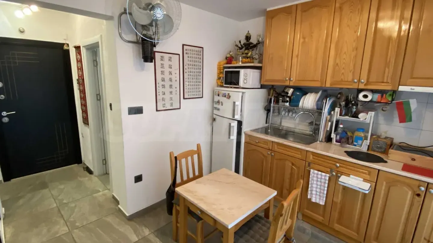 Fully Furnished Apartment with Danube River Views - Image 2