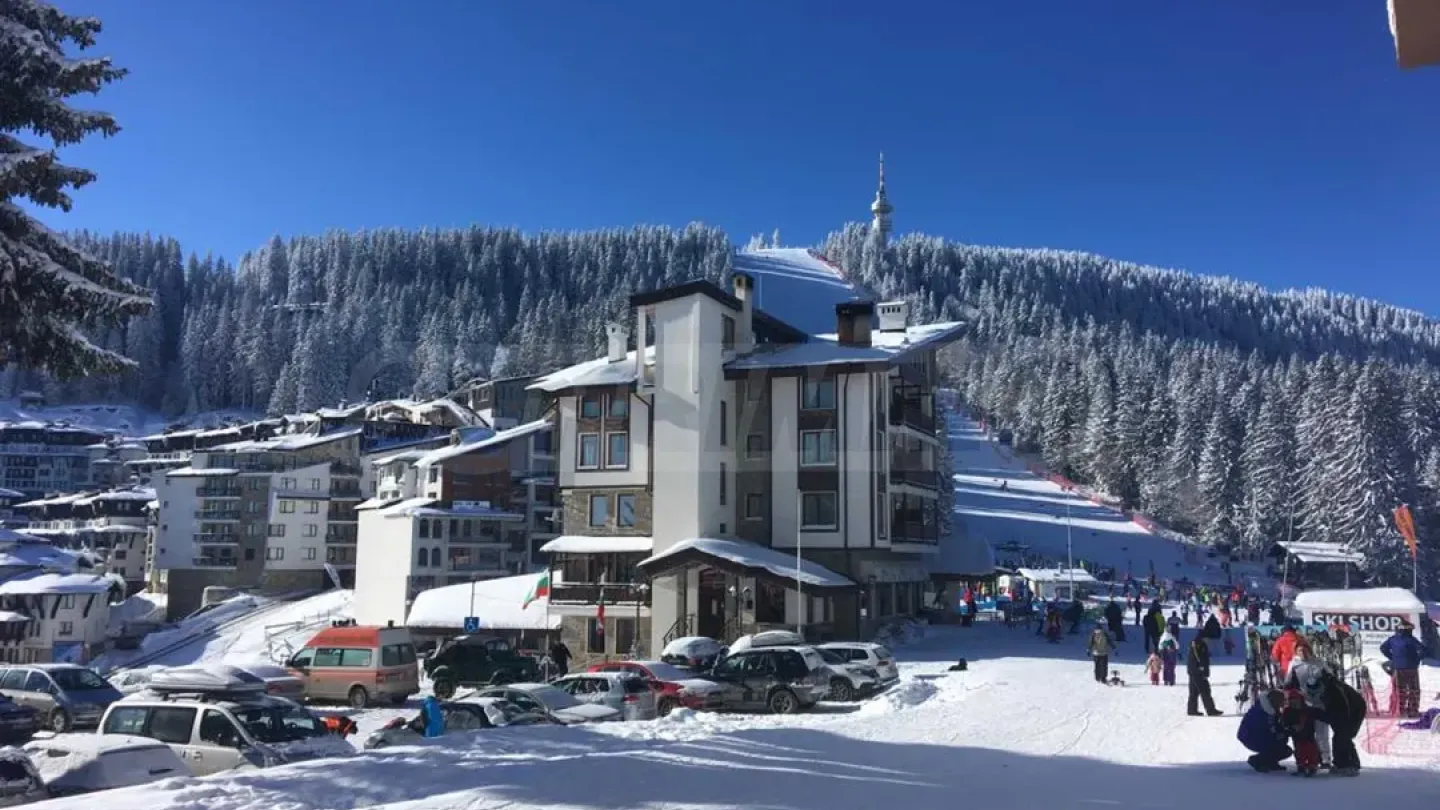 Spacious Apartment with Mountain Views in Pamporovo, Bulgaria - Image 5