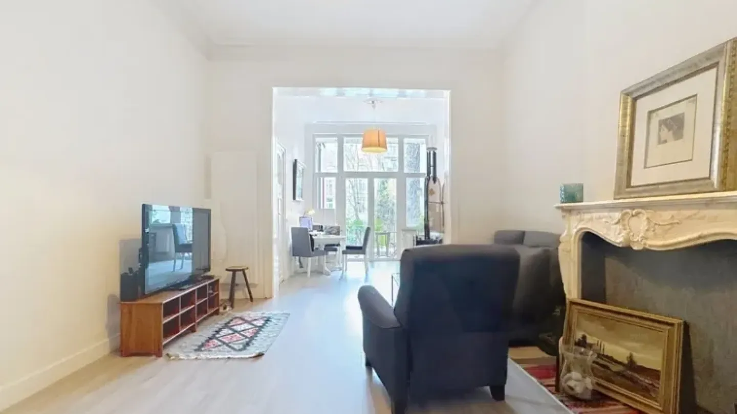 Stylish 2-Bedroom Apartment with Terrace in Brussels' Place Brugmann - Image 2