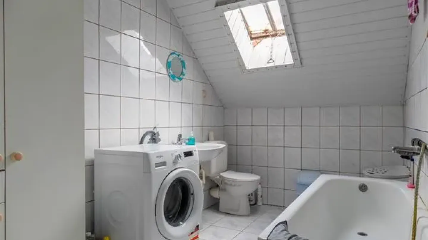 Spacious 4-Bedroom Duplex Apartment in Schaarbeek’s Botanique District - Image 2