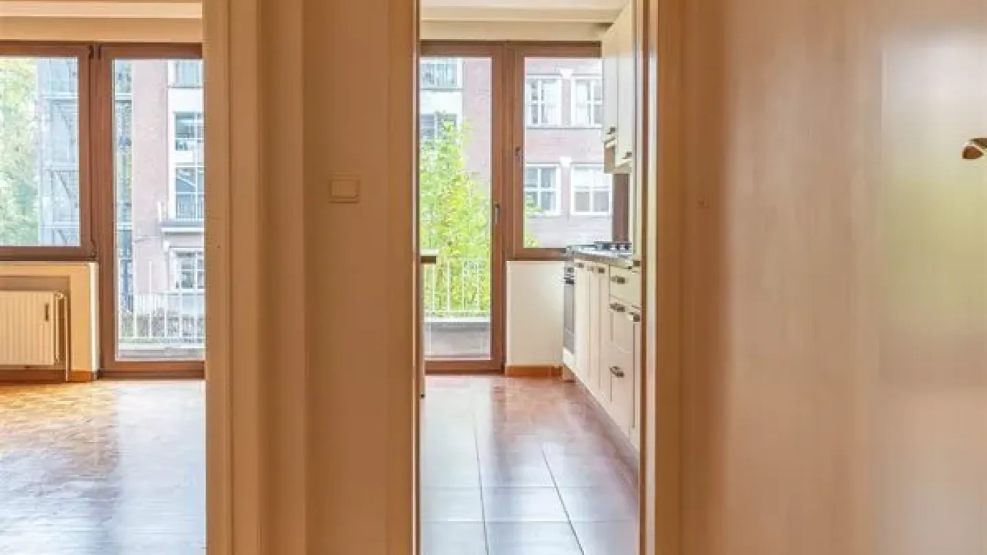 Spacious One-Bedroom Apartment with Terraces and Garage in Ukkel - Image 1