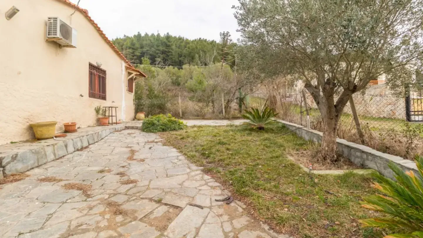 Charming House in Kallithea, Greece - Perfect for Family Living - Image 5