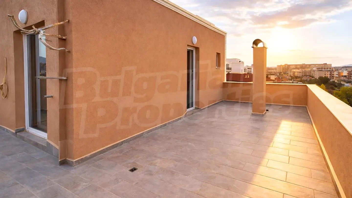 Spacious One-Bedroom Apartment with Rooftop Terrace in Ostromila - Image 3