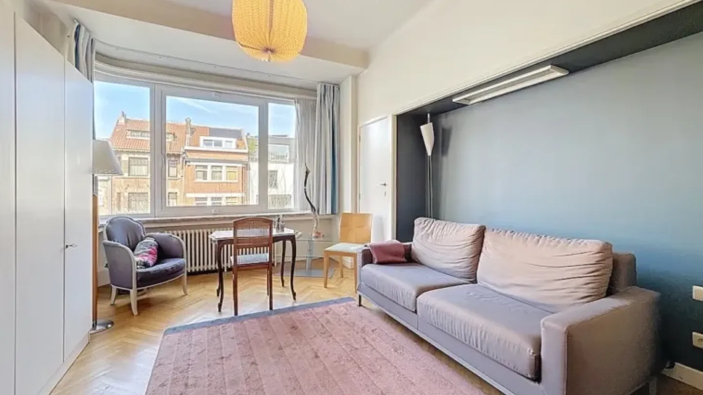 Spacious Duplex Penthouse with Terrace in Prime Brussels Location - Image 5