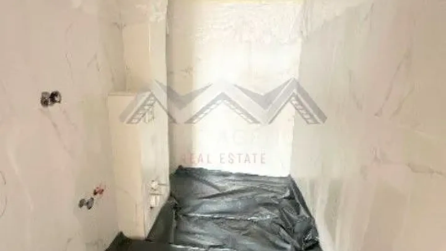 Spacious 2-Bedroom Apartment in Central Otopeni, Romania - Image 2