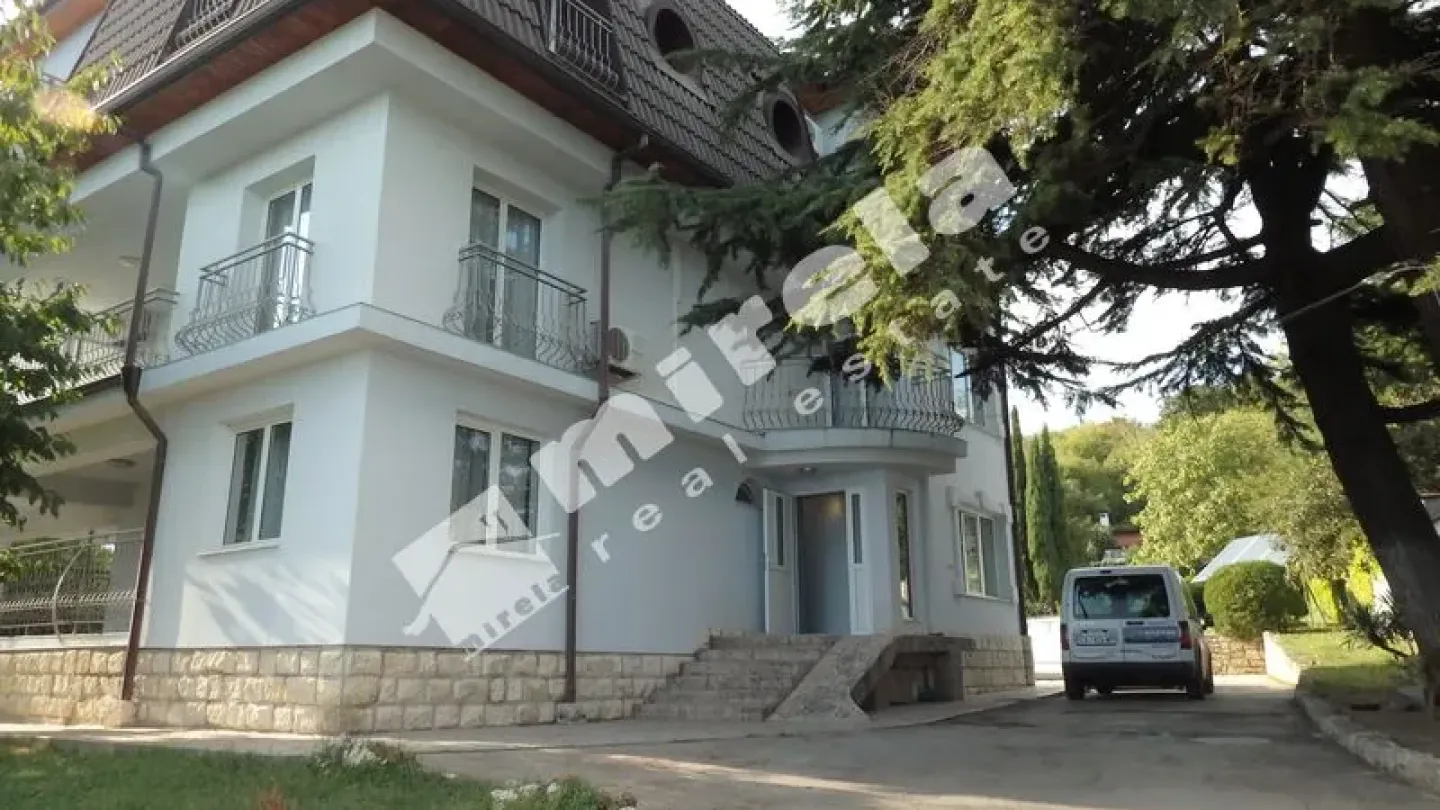 Luxury Waterfront Estate with Stunning Panoramic Views - Image 2